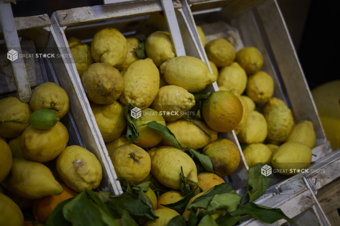 Side view of lemons in wooden crates